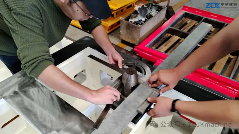 ZCJK एक सऊदी ग्राहक को उच्च परिशुद्धता वाले कस्टम मोल्ड वितरित करता है
